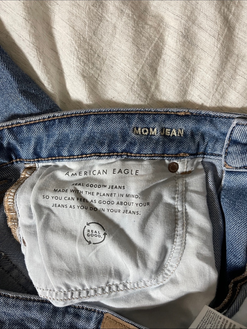 American Eagle Outfitters Women’s MOM JEAN - Picture 5 of 6